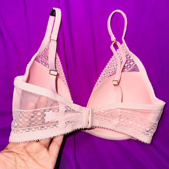 VICTORIA SECRET INCREDIBLE PLUNGE BRA - Picture 7 of 8